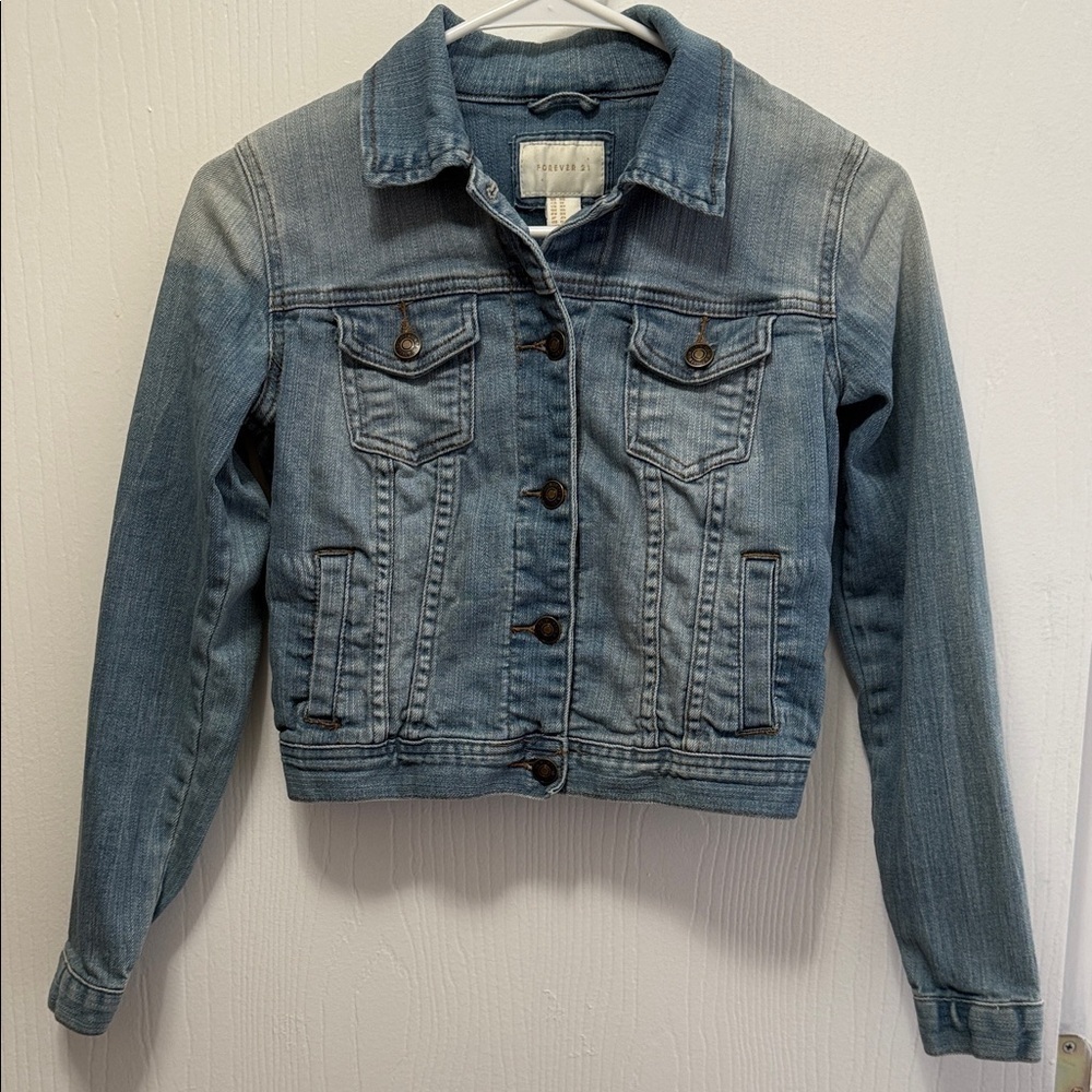 Forever 21 Cropped Denim Jacket, Light Wash Fitted Button Front Size XS